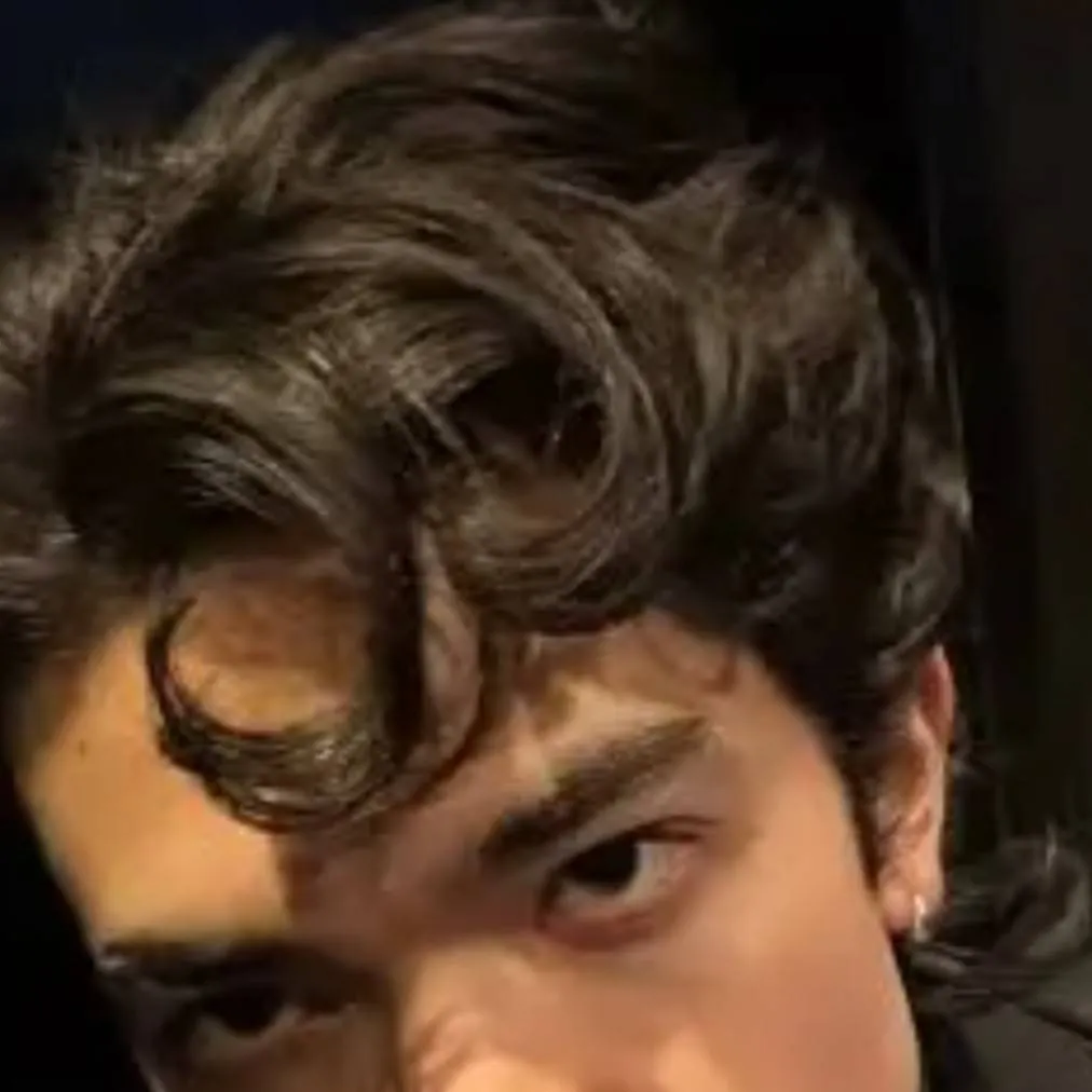 chat with ai character: Conan Gray 