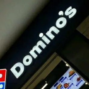 chat with ai character: Domino's