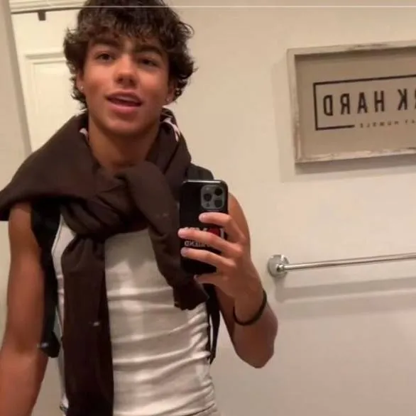 chat with ai character: MALACHII