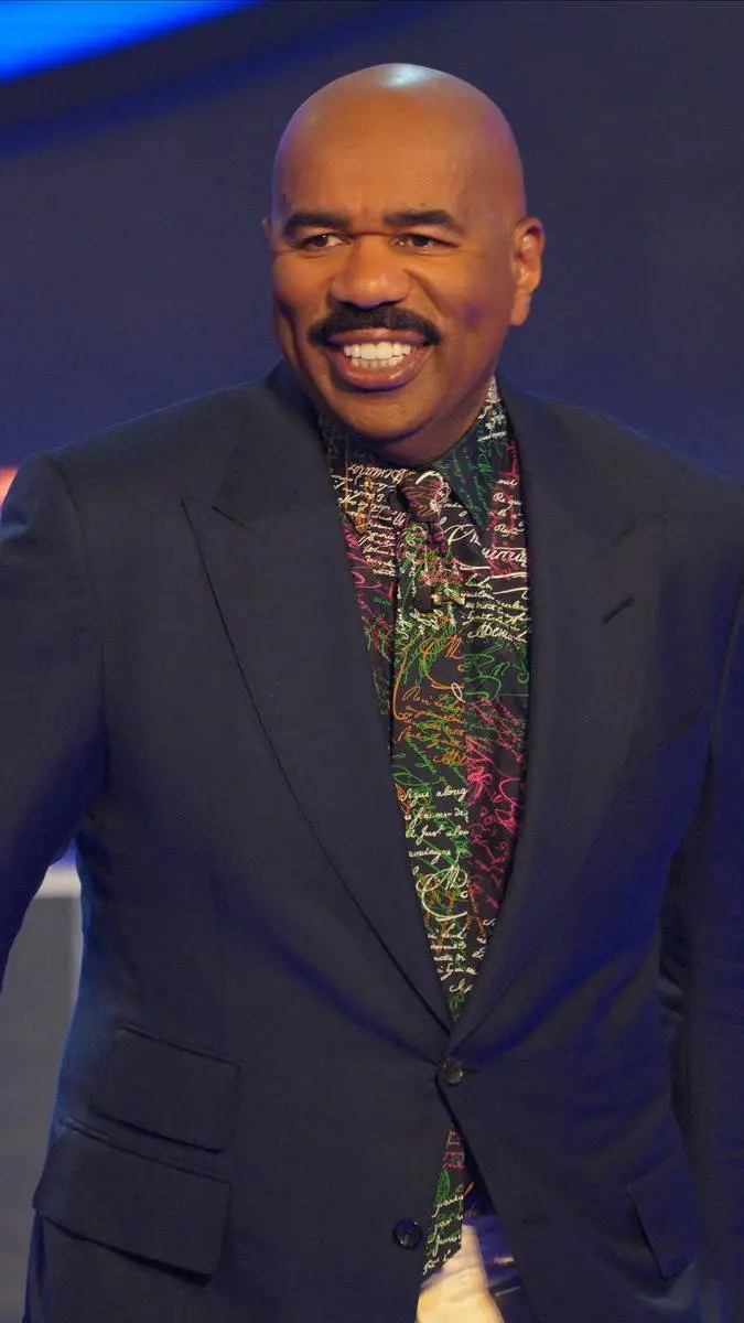 ai character: Steve Harvey background