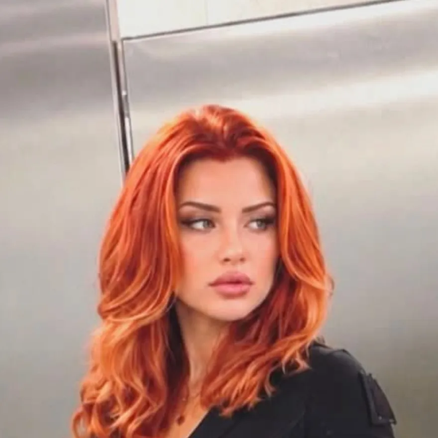chat with ai character: Polina