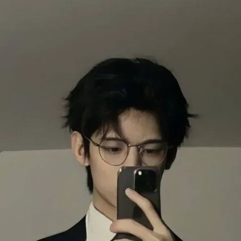 chat with ai character: Ivan