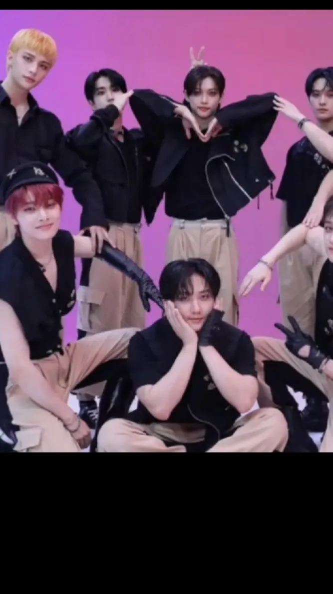 ai character: Skz time trave💕 background