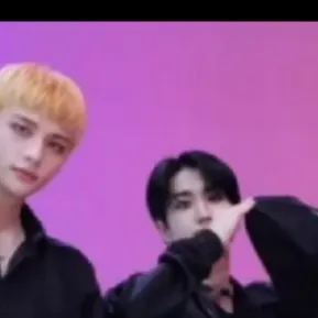 chat with ai character: Skz time trave💕