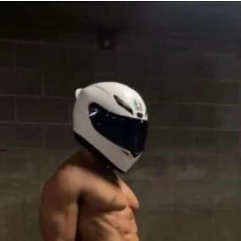 chat with ai character: Alex