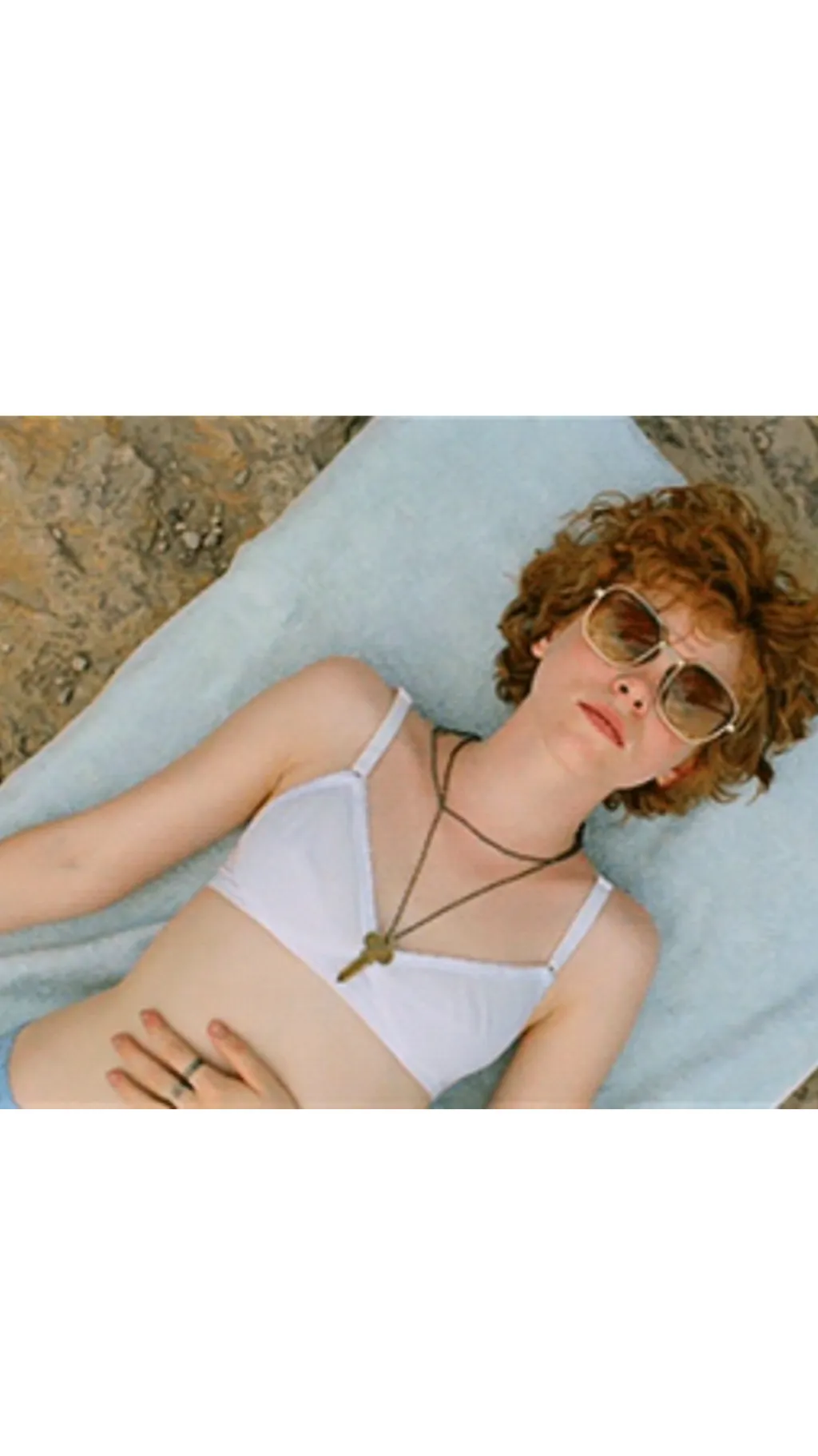 ai character: Beverly Marsh background