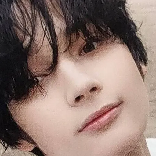 chat with ai character: hueningkai