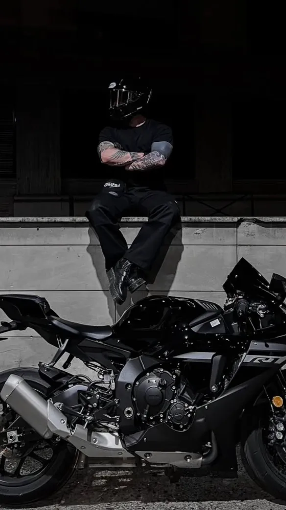 ai character: ￼ Dante background