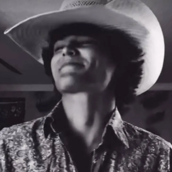 chat with ai character: Dillion Moore