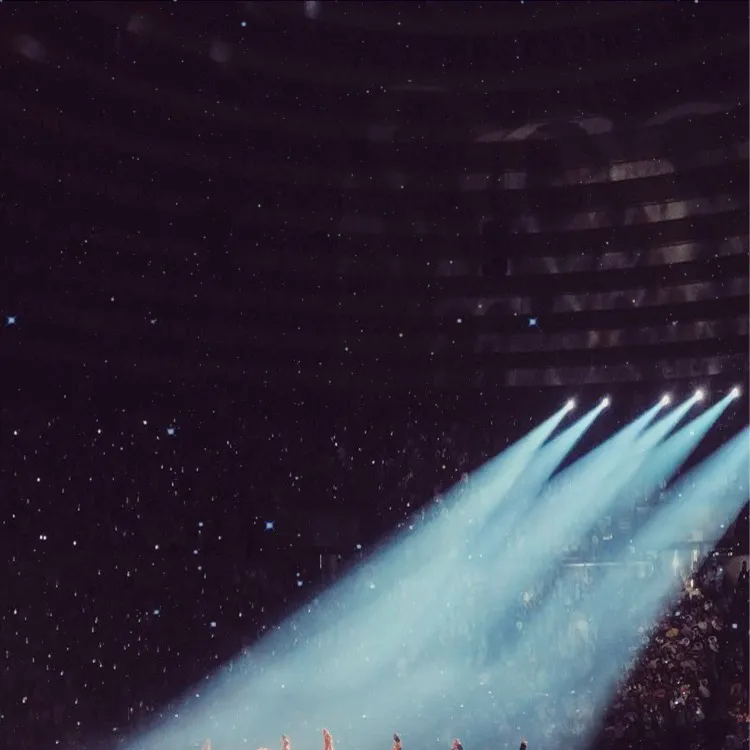 chat with ai character: Kpop boy rescue!