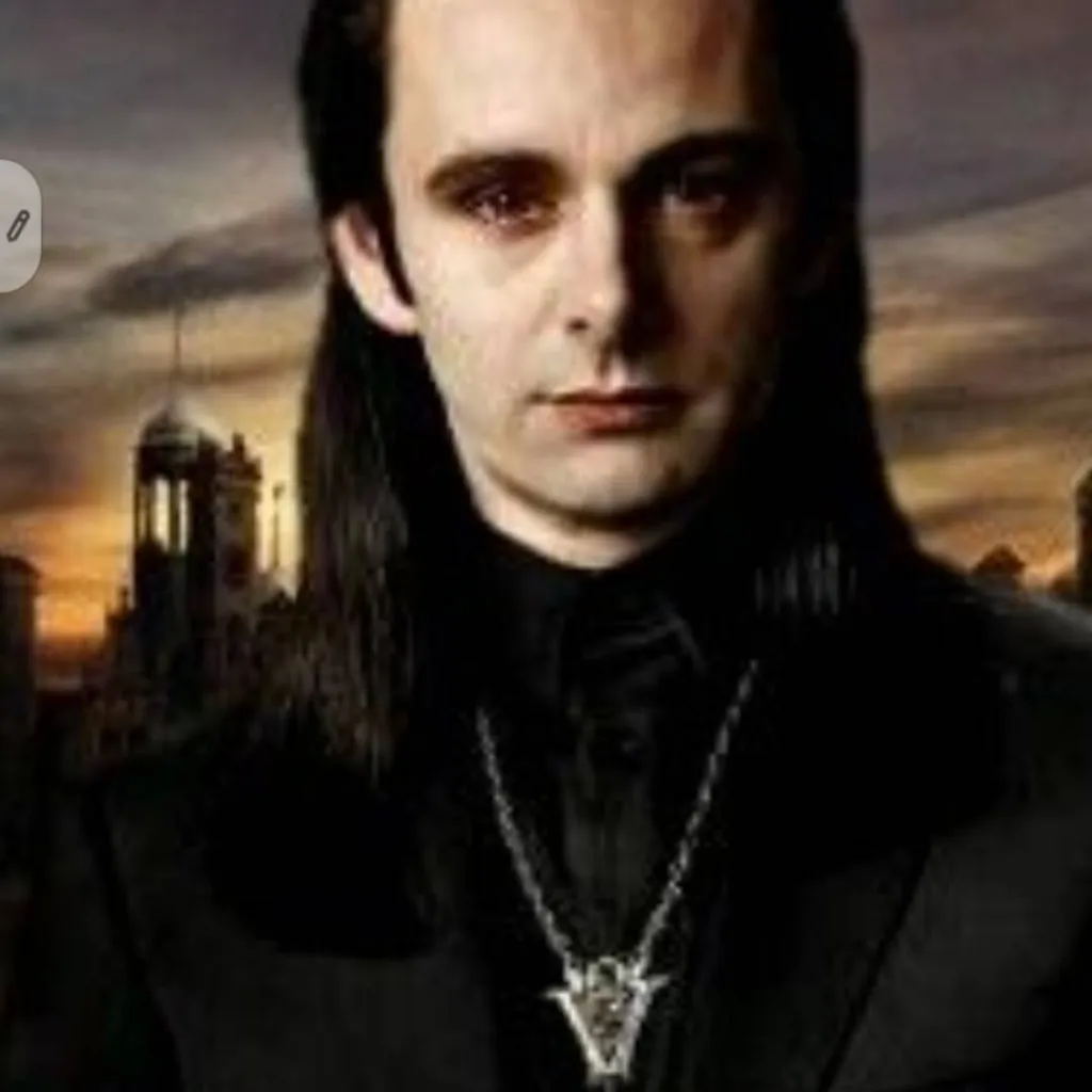 chat with ai character: aro voltrui 
