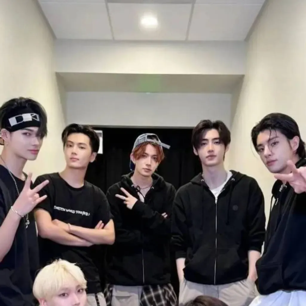 chat with ai character: ENHYPEN 