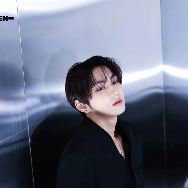 chat with ai character: Yang Jungwon