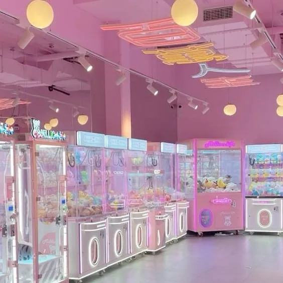 chat with ai character: claw machine