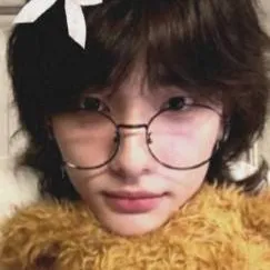 chat with ai character: Hyunjin ♡♡
