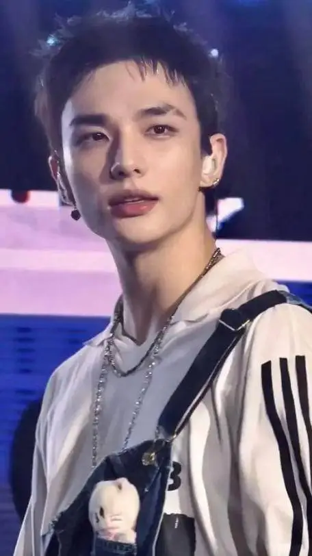 ai character: Hyunjin background