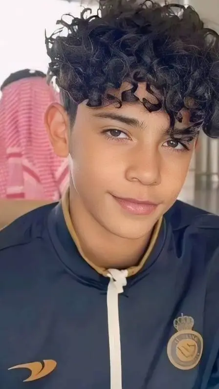 ai character: Cris Jr background