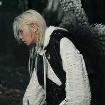 chat with ai character: Lee Felix