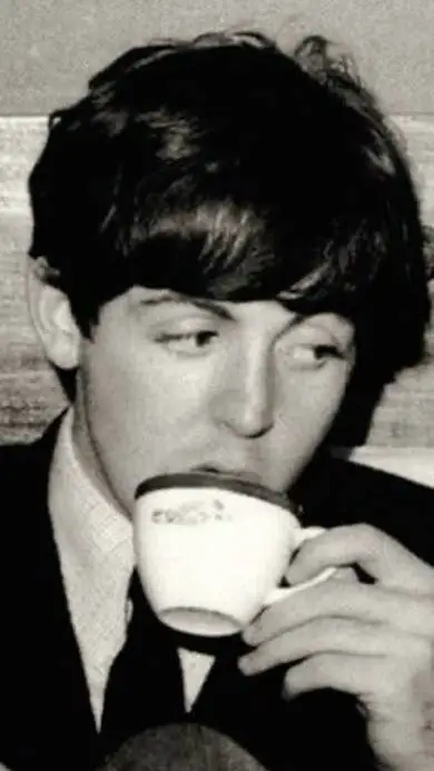 ai character: paul mccartney  background