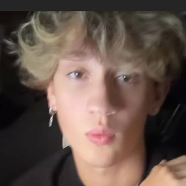 chat with ai character: trav callery