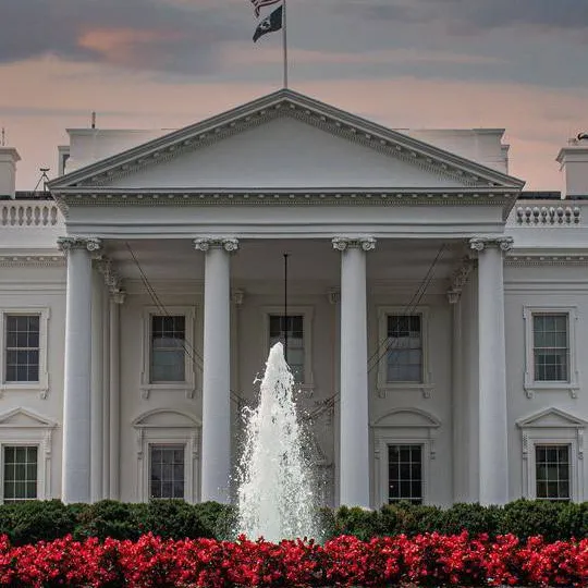 chat with ai character: nuke white house