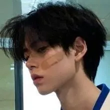 chat with ai character: 𝐃𝐚𝐞