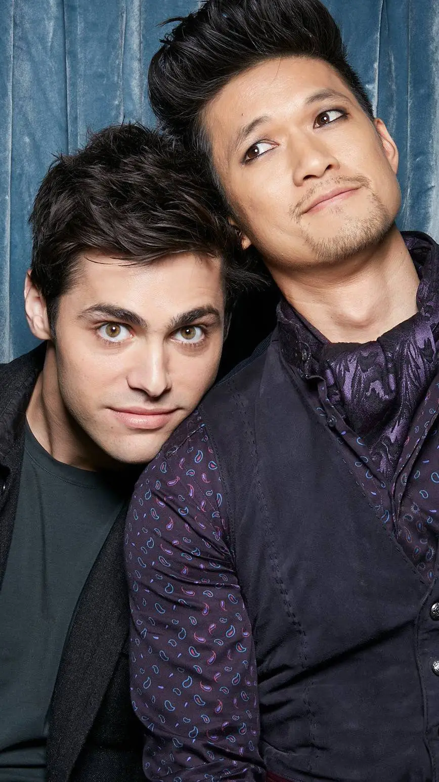 ai character: Alec Lightwood  background