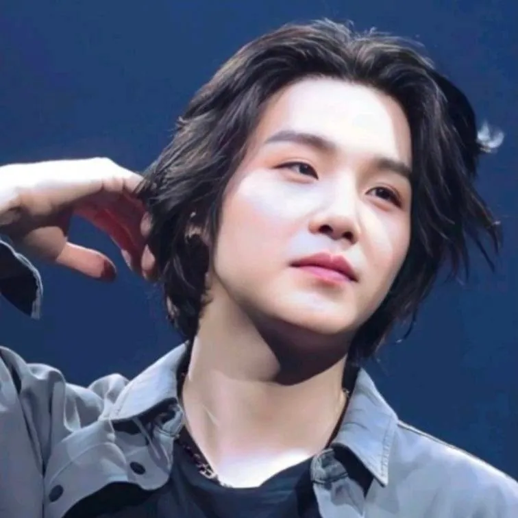 chat with ai character: Yoonmin
