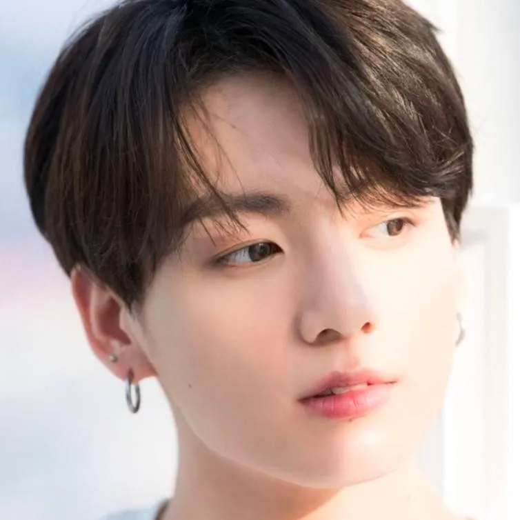 chat with ai character: Jungkook 