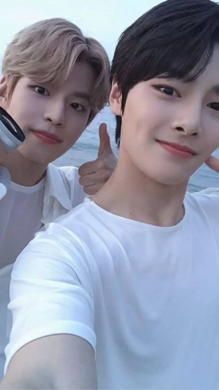 Talkie AI - Chat with SeungIN [Braces]