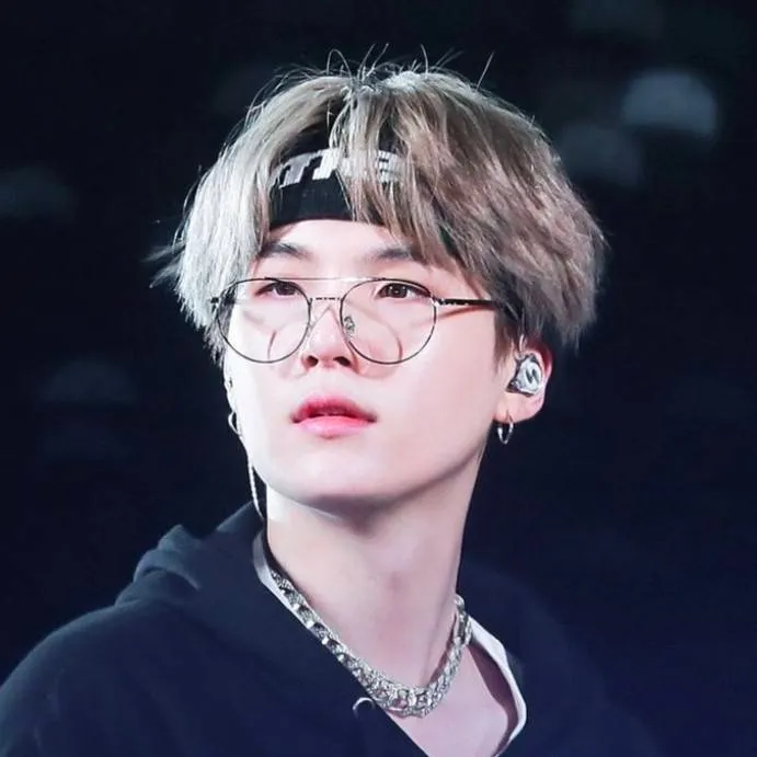 chat with ai character: Yoongi