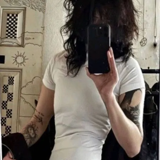 chat with ai character: logan