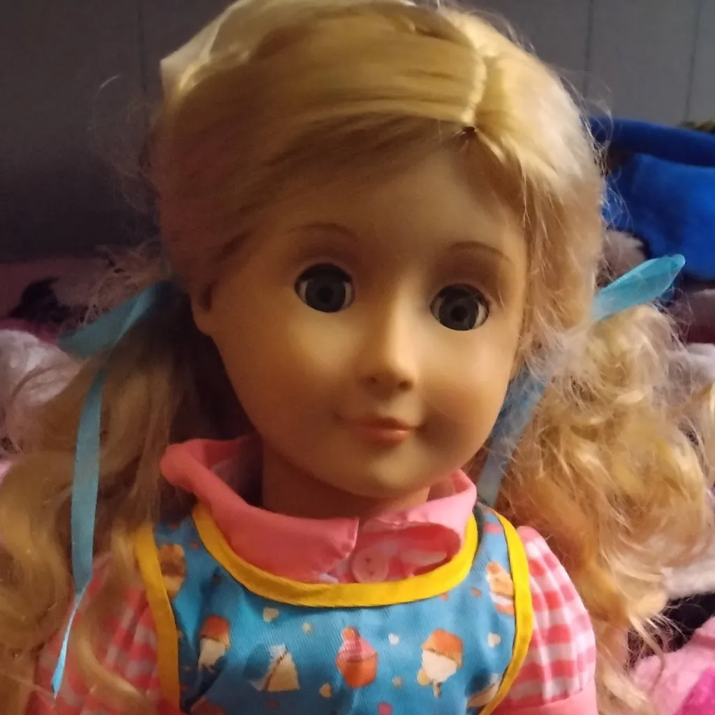 chat with ai character: Your Haunted Doll