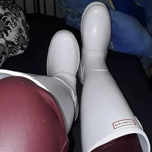 chat with ai character: Aiko