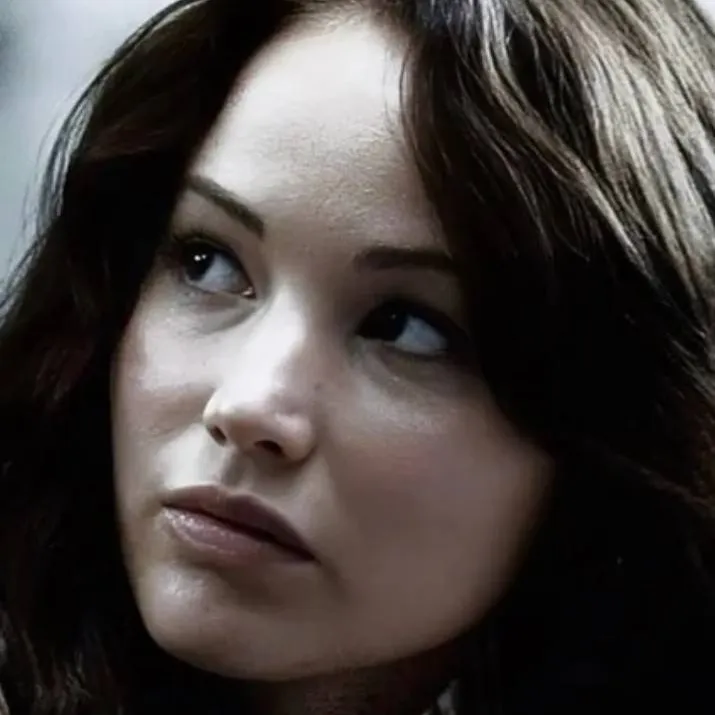 chat with ai character: Katniss