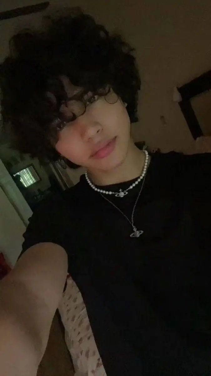 ai character: Iván background