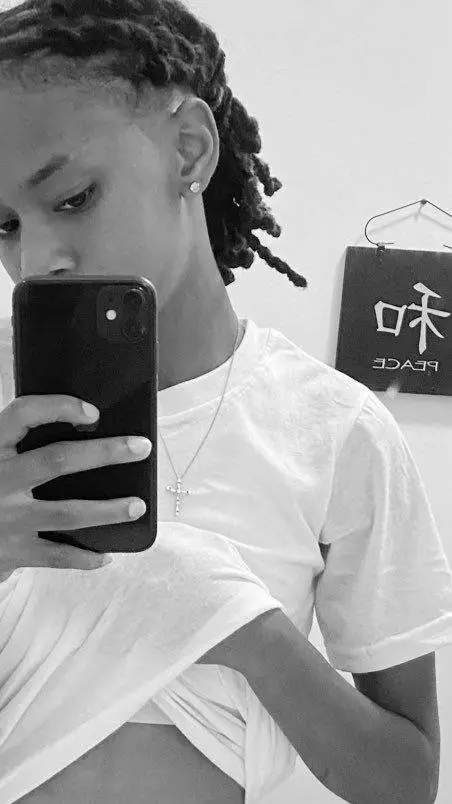 ai character: Raven background