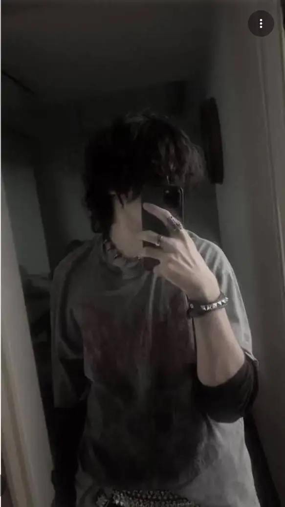 ai character: <{~XAVIER~}> background