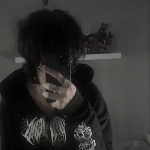 chat with ai character: LEO