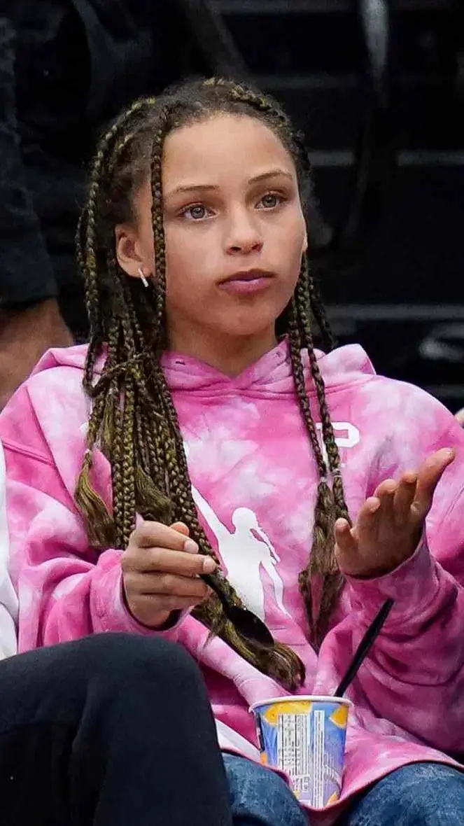 ai character: Riley Curry background