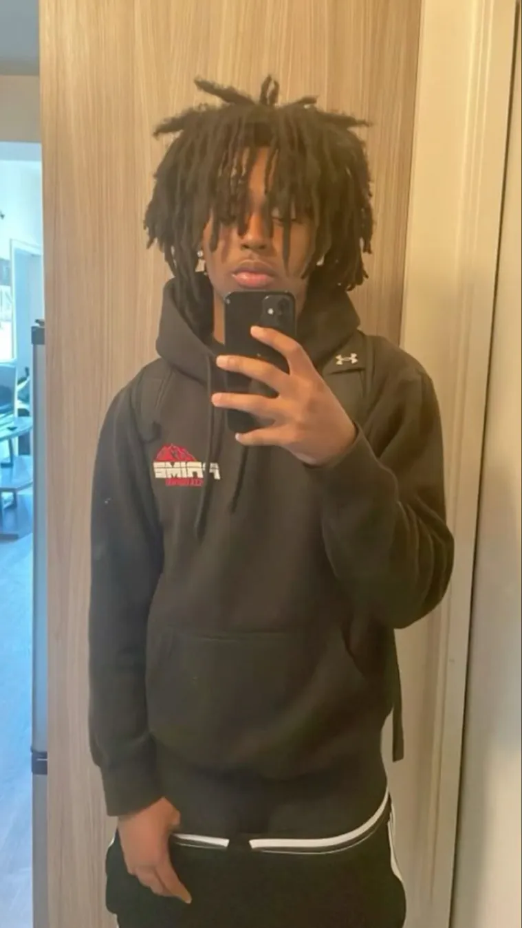 ai character: De’andre background