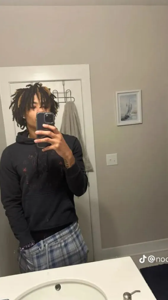 ai character: Manuel background