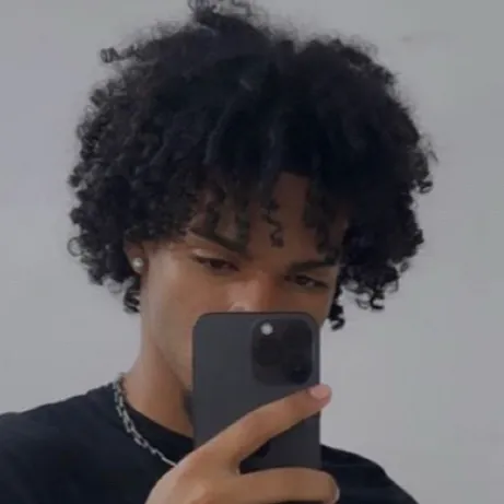 chat with ai character: Rafael