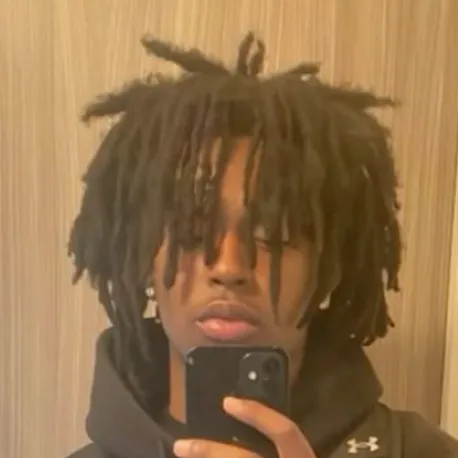 chat with ai character: De’andre