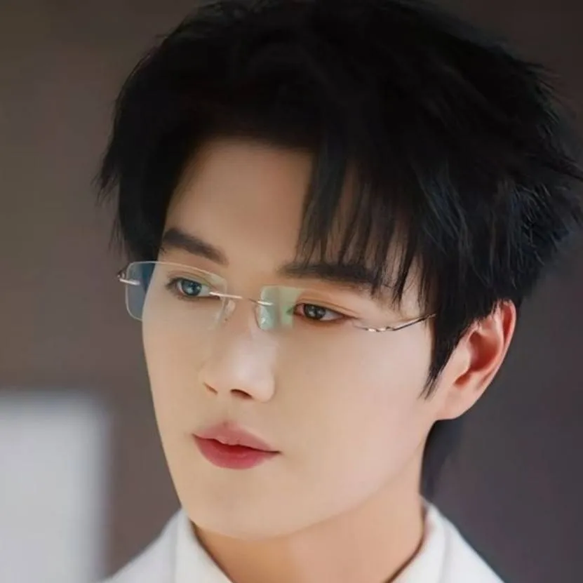 chat with ai character: Xie Xin Xu