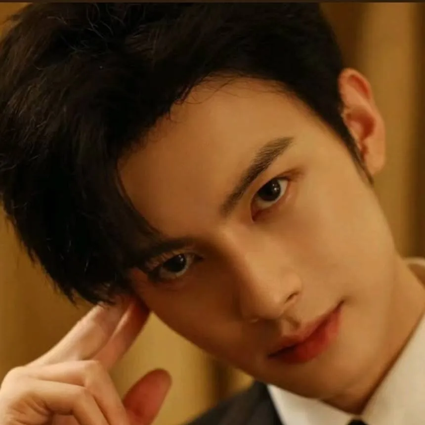 chat with ai character: Wu Si Yuan