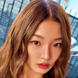 chat with ai character: Yoonchae