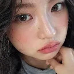 chat with ai character: Haum