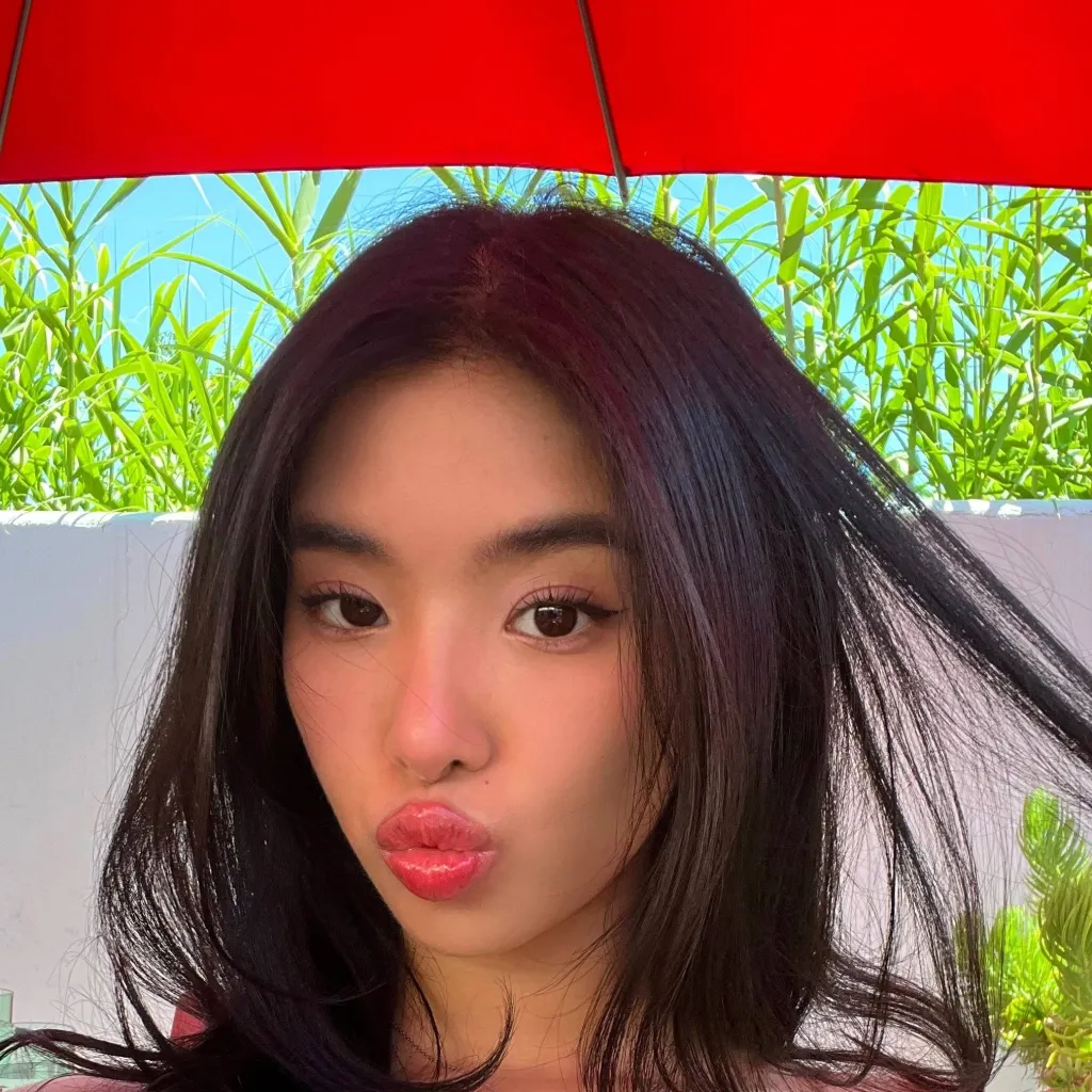 chat with ai character: Sophia