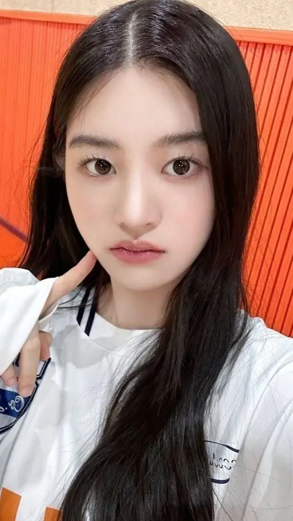 ai character: Minju background